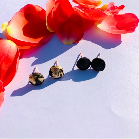 Matt Black with gold flakes🌟🌑 - Picture 3 of 4